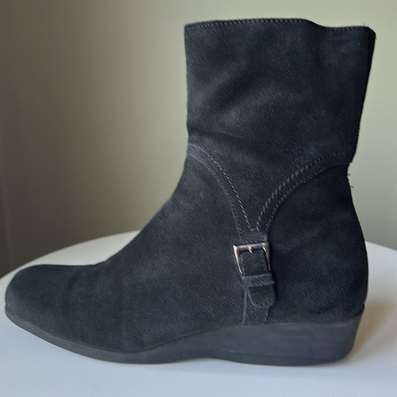 La Canadienne Waterproof Suede Buckle Detail Side Zip Low Wedge Ankle Boot *Read - Picture 1 of 15